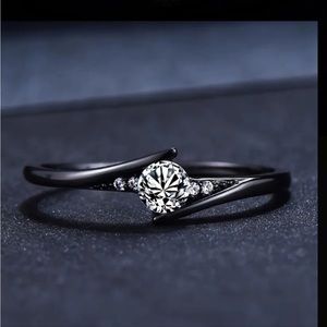 ELEGANT BLACK ZIRCON STONE RING SIZE 9